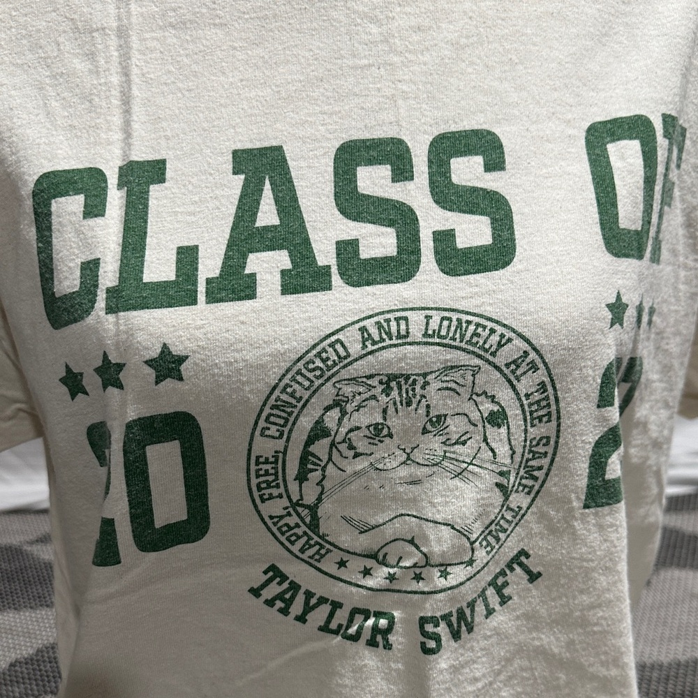 Taylor Swift Cream Graphic Tee - Picture 2 of 4